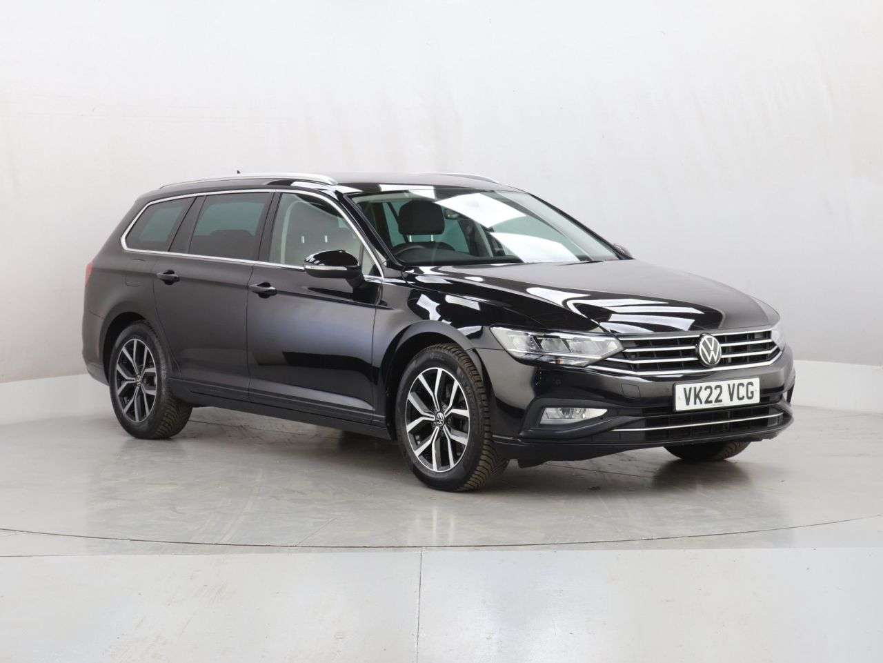 A 2022 VOLKSWAGEN PASSAT 1.5 TSI EVO SEL Estate 5dr Petrol DSG Euro 6 (s/s) (150 ps) A 2022 VOLKSWAGEN PASSAT 1.5 TSI EVO SEL Estate 5dr Petrol DSG Euro 6 (s/s) (150 ps)