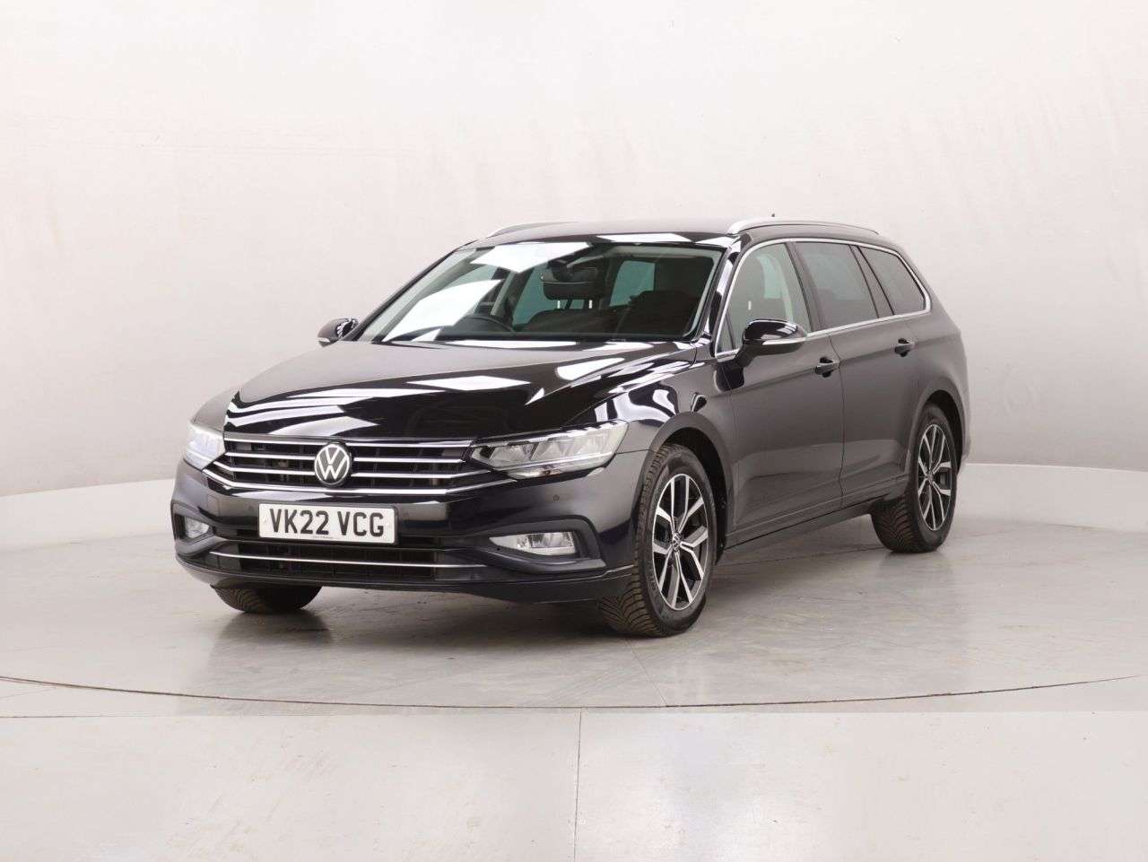 A 2022 VOLKSWAGEN PASSAT 1.5 TSI EVO SEL Estate 5dr Petrol DSG Euro 6 (s/s) (150 ps) A 2022 VOLKSWAGEN PASSAT 1.5 TSI EVO SEL Estate 5dr Petrol DSG Euro 6 (s/s) (150 ps)