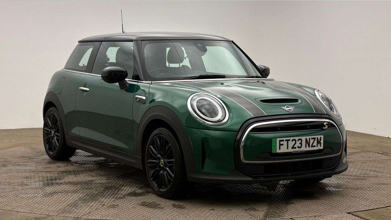 A 2023 MINI ELECTRIC HATCH Cooper SE 32.6kWh Level 2 Hatchback 3dr Electric Auto (184 ps) A 2023 MINI ELECTRIC HATCH Cooper SE 32.6kWh Level 2 Hatchback 3dr Electric Auto (184 ps)