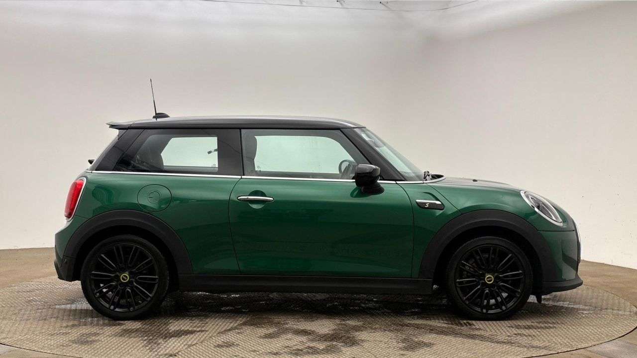 A 2023 MINI ELECTRIC HATCH Cooper SE 32.6kWh Level 2 Hatchback 3dr Electric Auto (184 ps) A 2023 MINI ELECTRIC HATCH Cooper SE 32.6kWh Level 2 Hatchback 3dr Electric Auto (184 ps)