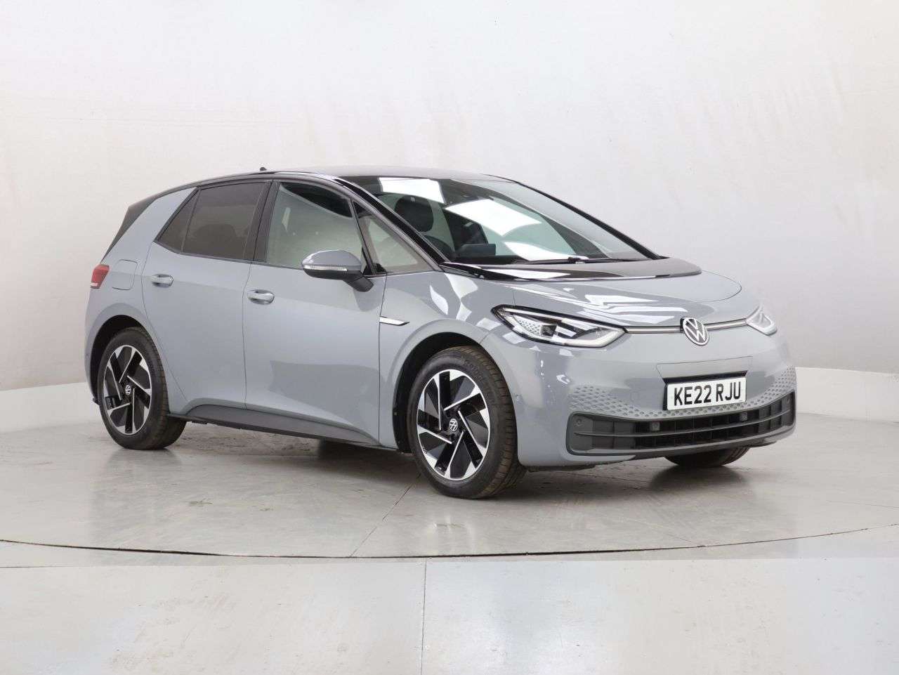 A 2022 VOLKSWAGEN ID3 Pure Performance 45kWh Style Hatchback 5dr Electric Auto (150 ps) A 2022 VOLKSWAGEN ID3 Pure Performance 45kWh Style Hatchback 5dr Electric Auto (150 ps)