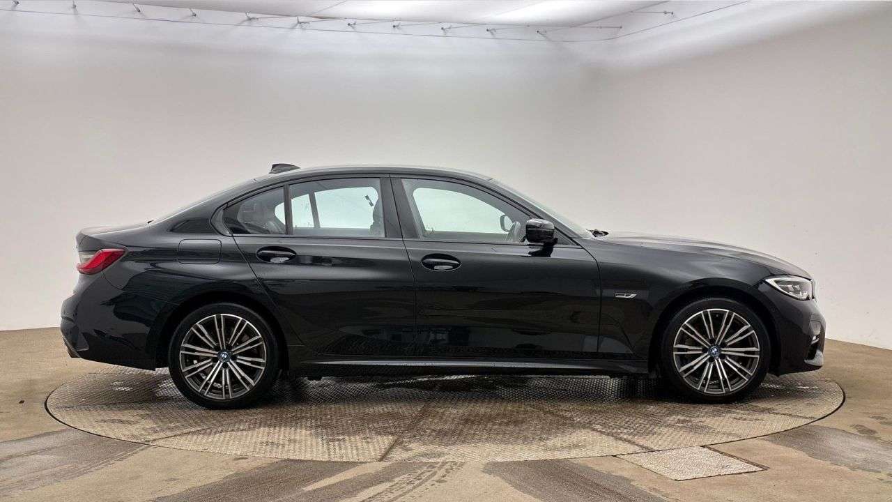 A 2022 BMW 3 SERIES 2.0 330e 12kWh M Sport Saloon 4dr Petrol Plug-in Hybrid Auto Euro 6 (s/s) ( A 2022 BMW 3 SERIES 2.0 330e 12kWh M Sport Saloon 4dr Petrol Plug-in Hybrid Auto Euro 6 (s/s) (