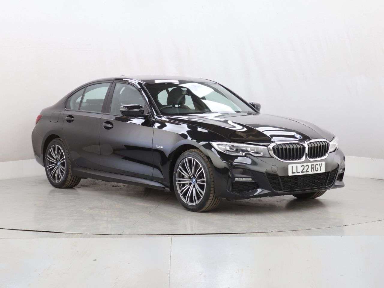 A 2022 BMW 3 SERIES 2.0 330e 12kWh M Sport Saloon 4dr Petrol Plug-in Hybrid Auto Euro 6 (s/s) ( A 2022 BMW 3 SERIES 2.0 330e 12kWh M Sport Saloon 4dr Petrol Plug-in Hybrid Auto Euro 6 (s/s) (