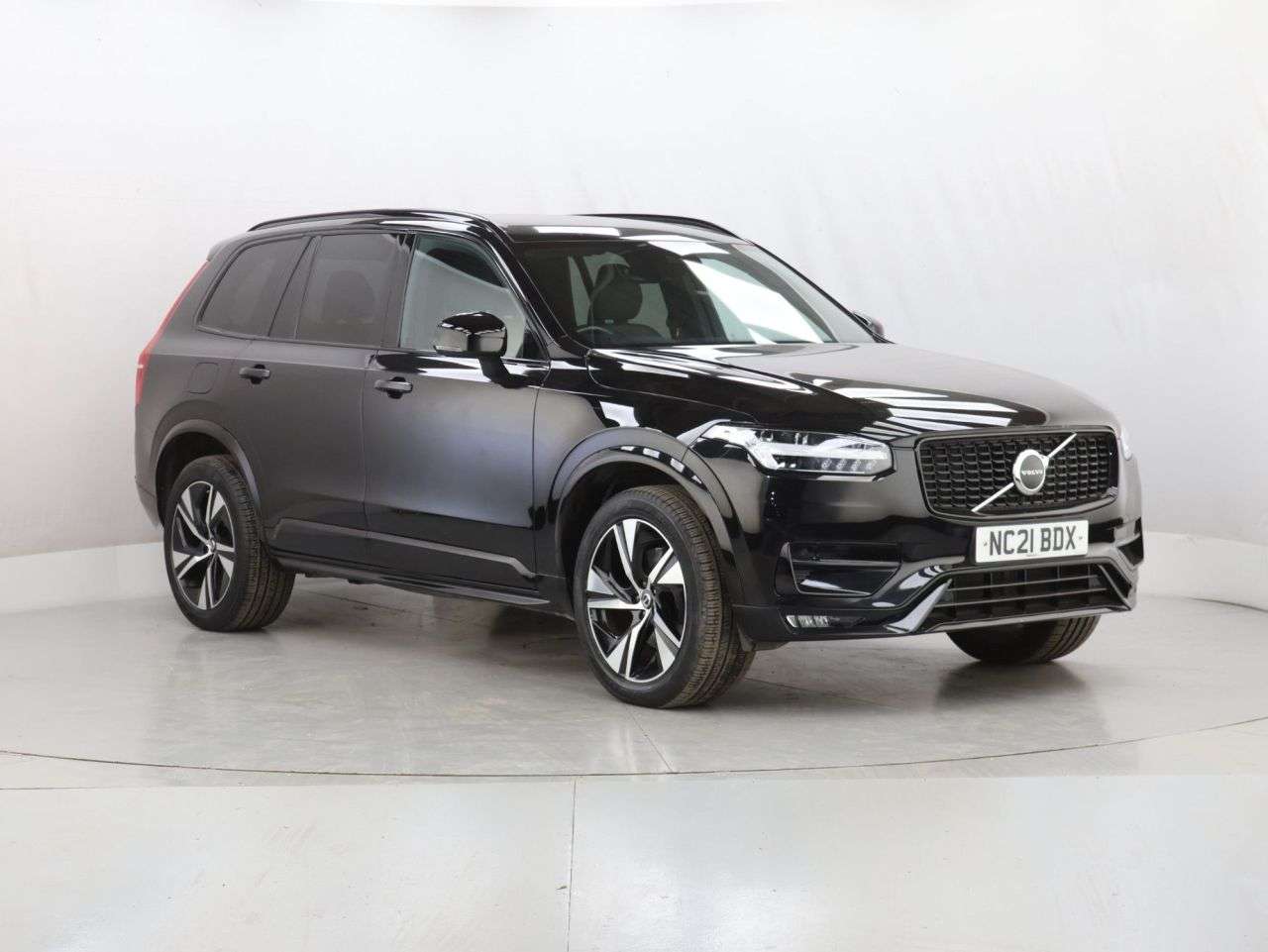 A 2021 VOLVO XC90 2.0 B5 MHEV R-Design SUV 5dr Diesel Hybrid Auto 4WD Euro 6 (s/s) (235 ps) A 2021 VOLVO XC90 2.0 B5 MHEV R-Design SUV 5dr Diesel Hybrid Auto 4WD Euro 6 (s/s) (235 ps)