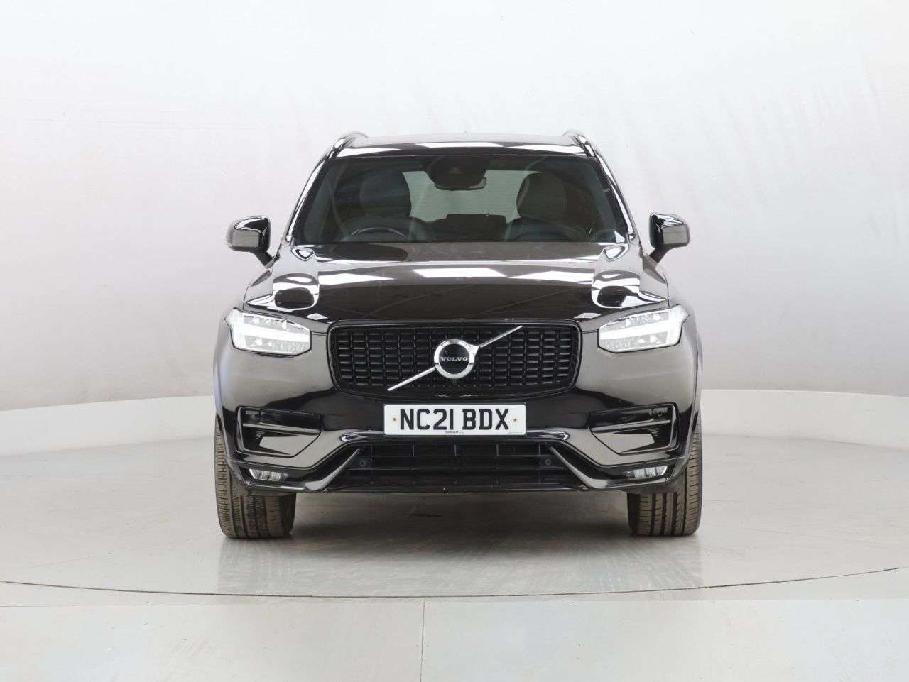 A 2021 VOLVO XC90 2.0 B5 MHEV R-Design SUV 5dr Diesel Hybrid Auto 4WD Euro 6 (s/s) (235 ps) A 2021 VOLVO XC90 2.0 B5 MHEV R-Design SUV 5dr Diesel Hybrid Auto 4WD Euro 6 (s/s) (235 ps)