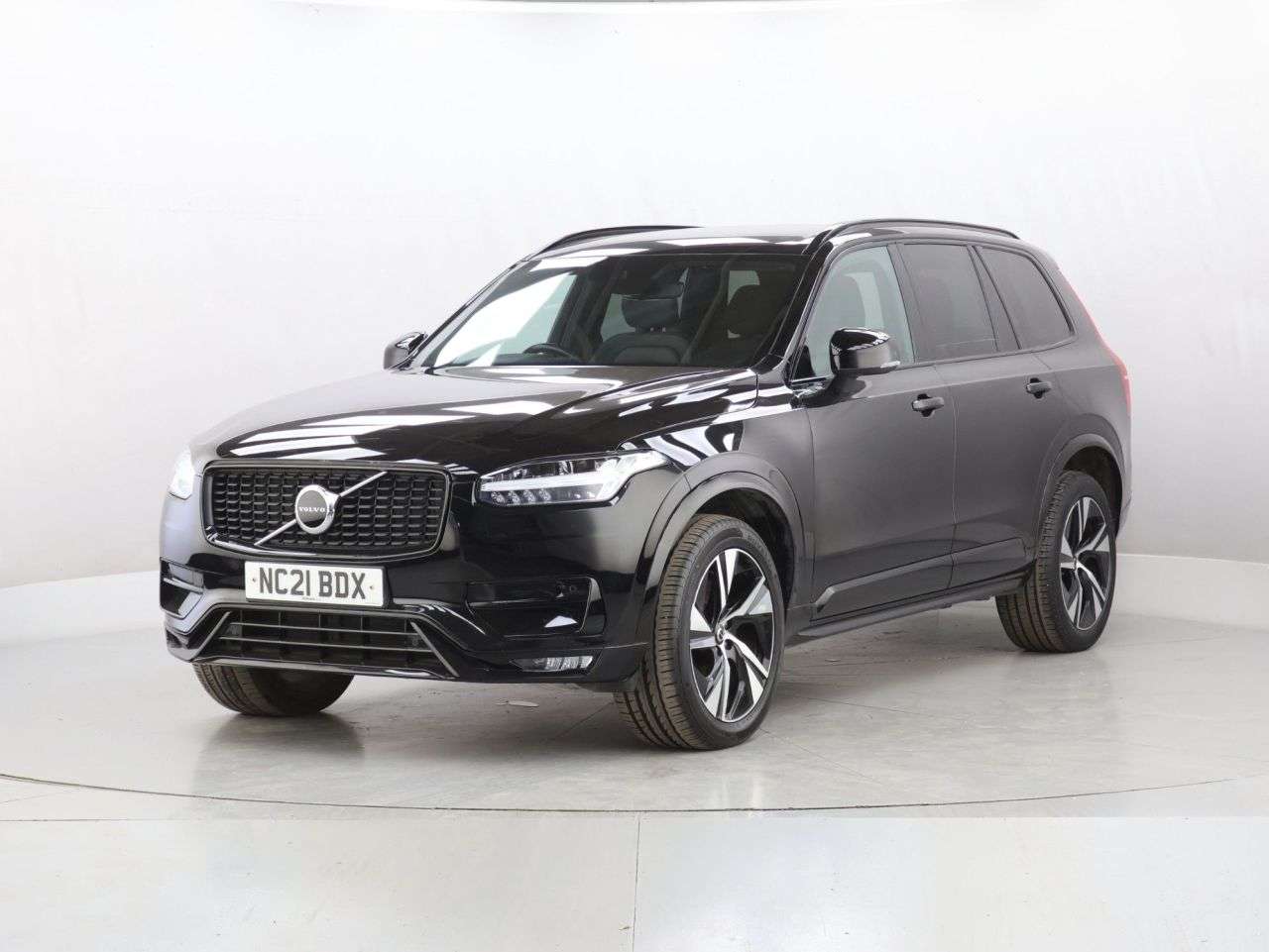 A 2021 VOLVO XC90 2.0 B5 MHEV R-Design SUV 5dr Diesel Hybrid Auto 4WD Euro 6 (s/s) (235 ps) A 2021 VOLVO XC90 2.0 B5 MHEV R-Design SUV 5dr Diesel Hybrid Auto 4WD Euro 6 (s/s) (235 ps)
