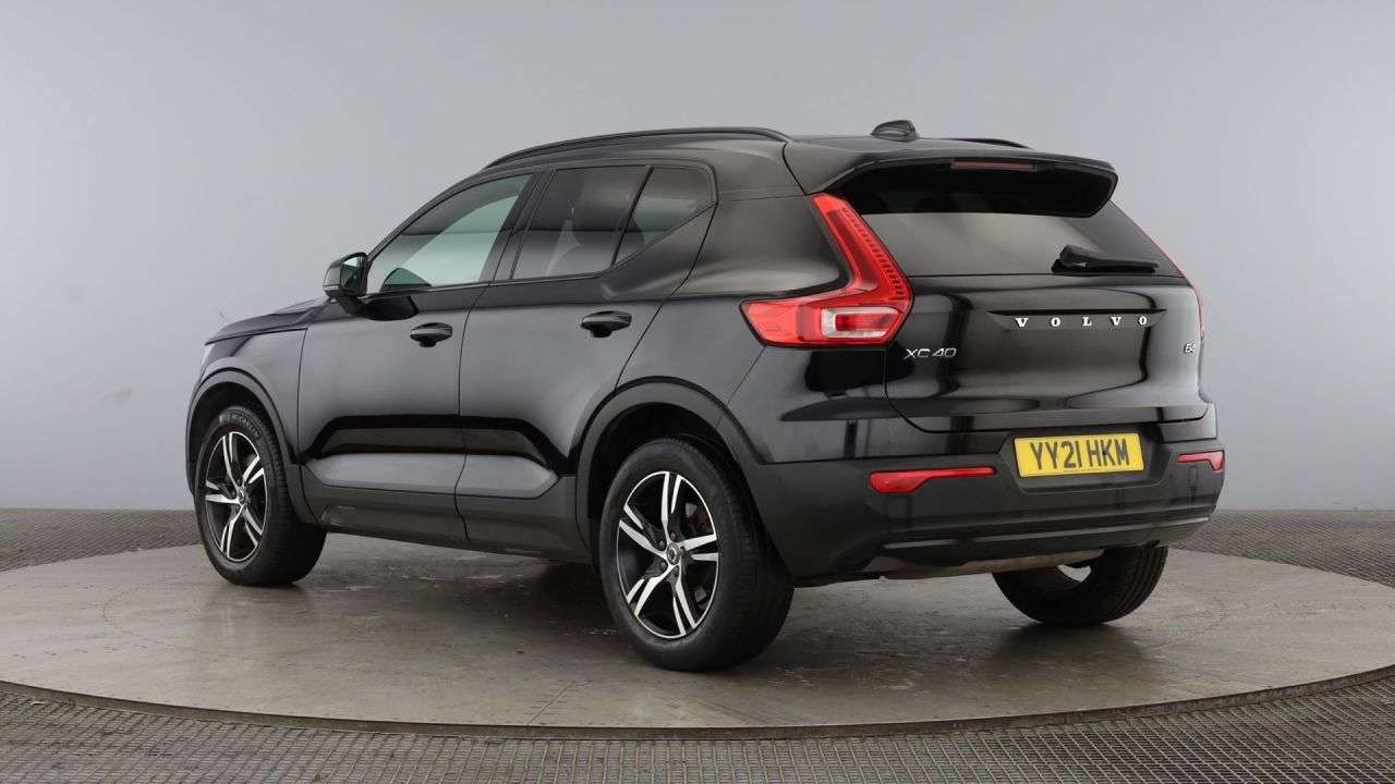 A 2021 VOLVO XC40 2.0 B4 MHEV R-Design SUV 5dr Petrol Hybrid Auto Euro 6 (s/s) (197 ps) A 2021 VOLVO XC40 2.0 B4 MHEV R-Design SUV 5dr Petrol Hybrid Auto Euro 6 (s/s) (197 ps)
