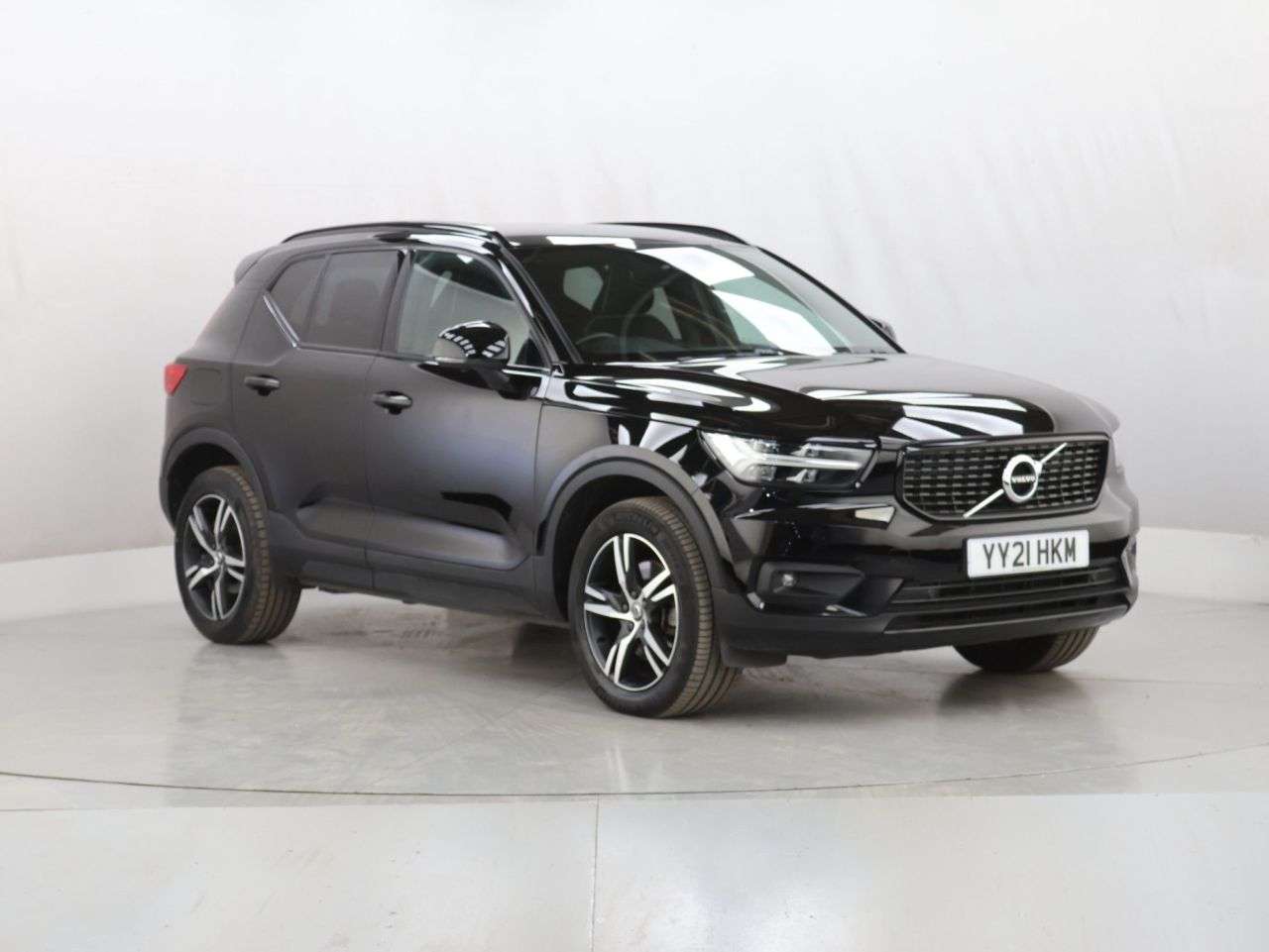 A 2021 VOLVO XC40 2.0 B4 MHEV R-Design SUV 5dr Petrol Hybrid Auto Euro 6 (s/s) (197 ps) A 2021 VOLVO XC40 2.0 B4 MHEV R-Design SUV 5dr Petrol Hybrid Auto Euro 6 (s/s) (197 ps)