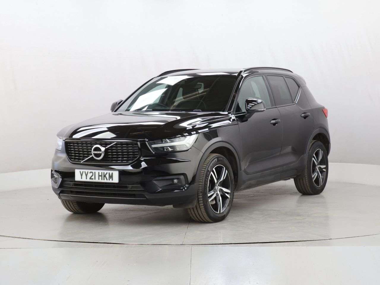 A 2021 VOLVO XC40 2.0 B4 MHEV R-Design SUV 5dr Petrol Hybrid Auto Euro 6 (s/s) (197 ps) A 2021 VOLVO XC40 2.0 B4 MHEV R-Design SUV 5dr Petrol Hybrid Auto Euro 6 (s/s) (197 ps)