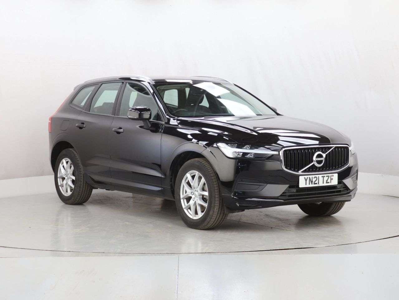 A 2021 VOLVO XC60 2.0 B4 MHEV Momentum SUV 5dr Diesel Hybrid Auto Euro 6 (s/s) (197 ps) A 2021 VOLVO XC60 2.0 B4 MHEV Momentum SUV 5dr Diesel Hybrid Auto Euro 6 (s/s) (197 ps)