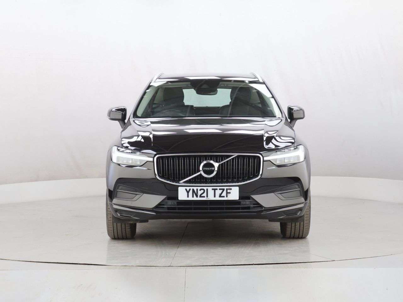 A 2021 VOLVO XC60 2.0 B4 MHEV Momentum SUV 5dr Diesel Hybrid Auto Euro 6 (s/s) (197 ps) A 2021 VOLVO XC60 2.0 B4 MHEV Momentum SUV 5dr Diesel Hybrid Auto Euro 6 (s/s) (197 ps)