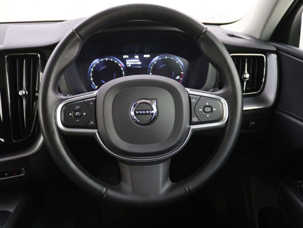 2021 VOLVO XC60 2021 VOLVO XC60