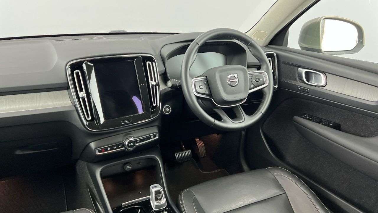 2021 VOLVO XC40 2021 VOLVO XC40