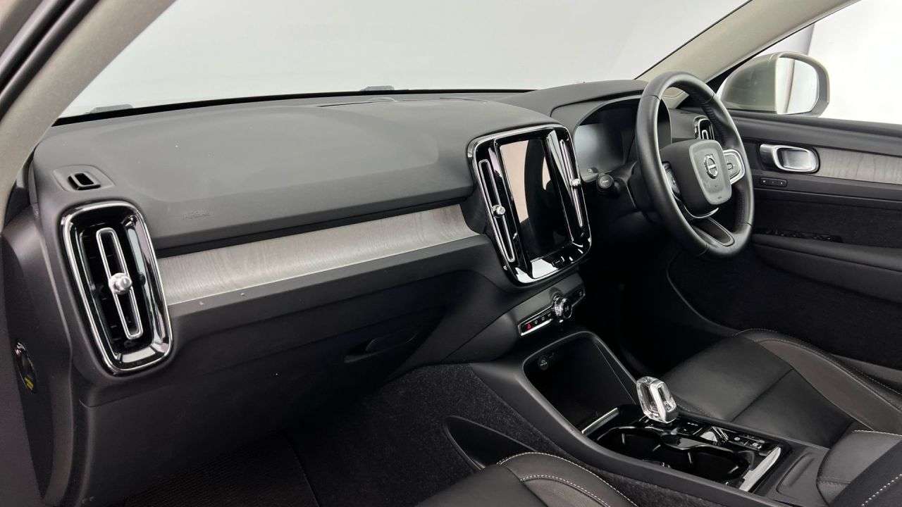 2021 VOLVO XC40 2021 VOLVO XC40