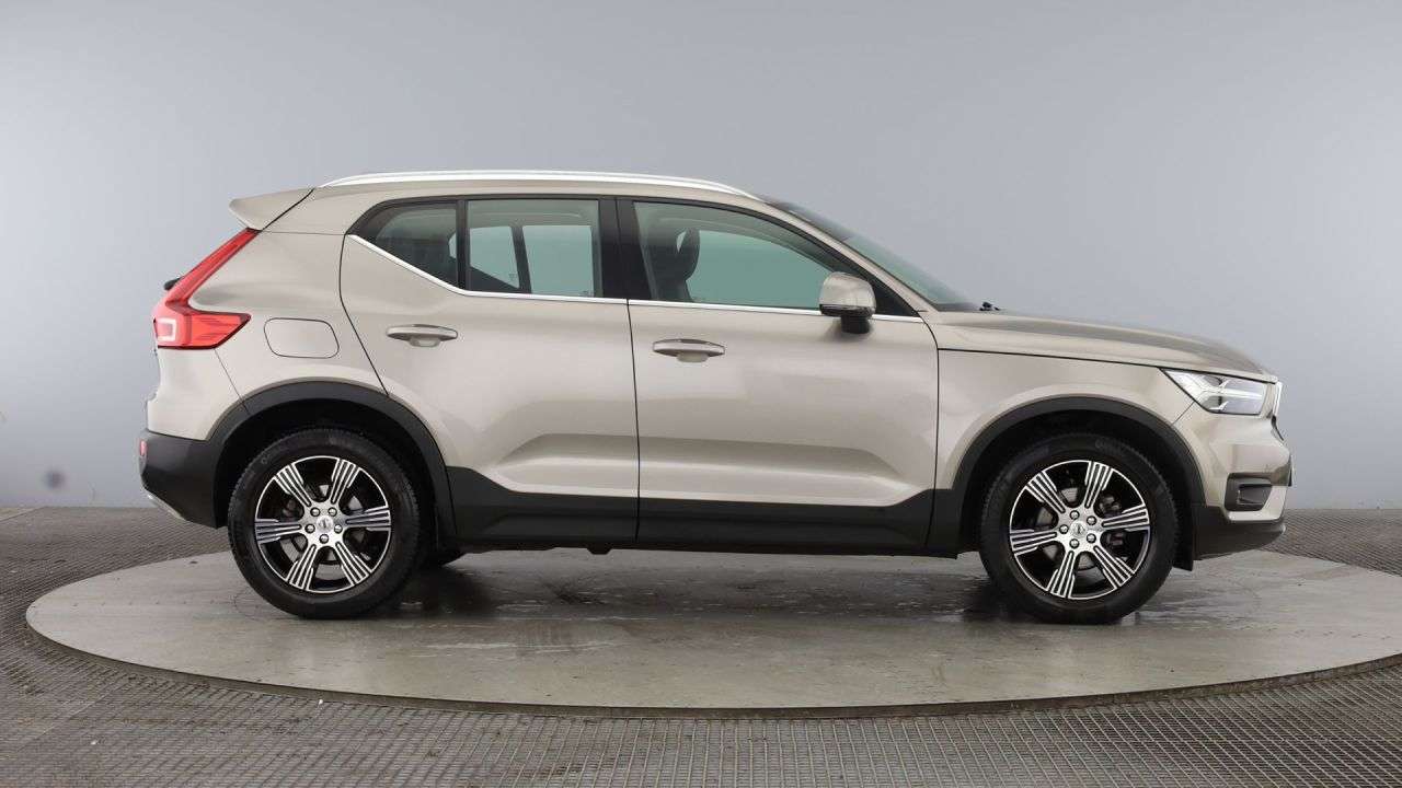 A 2021 VOLVO XC40 1.5 T3 Inscription SUV 5dr Petrol Auto Euro 6 (s/s) (163 ps) A 2021 VOLVO XC40 1.5 T3 Inscription SUV 5dr Petrol Auto Euro 6 (s/s) (163 ps)