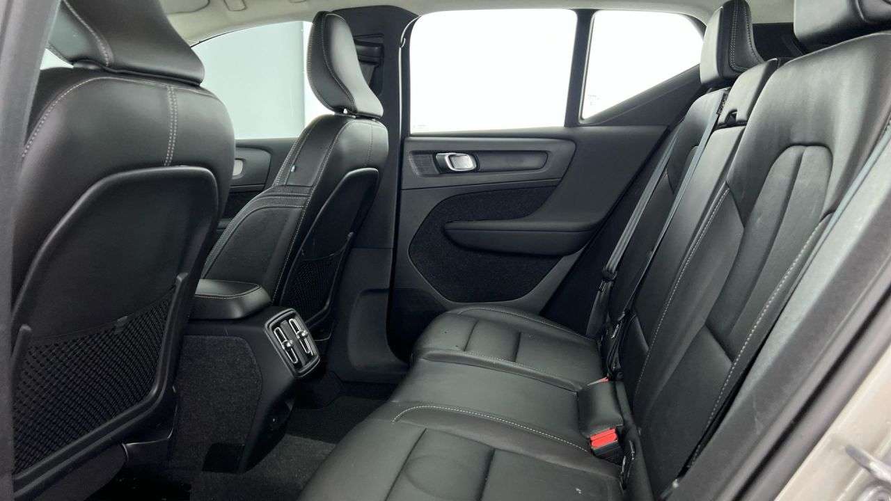 2021 VOLVO XC40 2021 VOLVO XC40