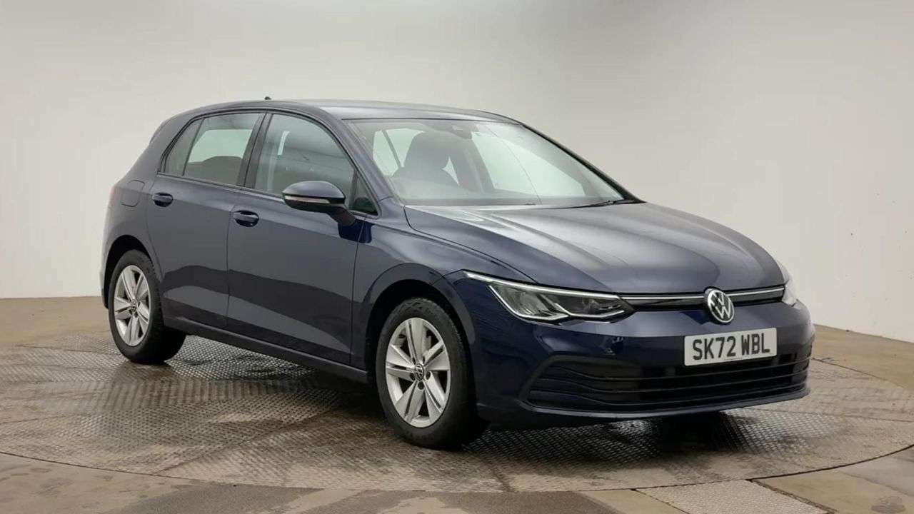 A 2022 VOLKSWAGEN GOLF 1.5 eTSI MHEV Life Hatchback 5dr Petrol Hybrid DSG Euro 6 (s/s) (150 ps) A 2022 VOLKSWAGEN GOLF 1.5 eTSI MHEV Life Hatchback 5dr Petrol Hybrid DSG Euro 6 (s/s) (150 ps)