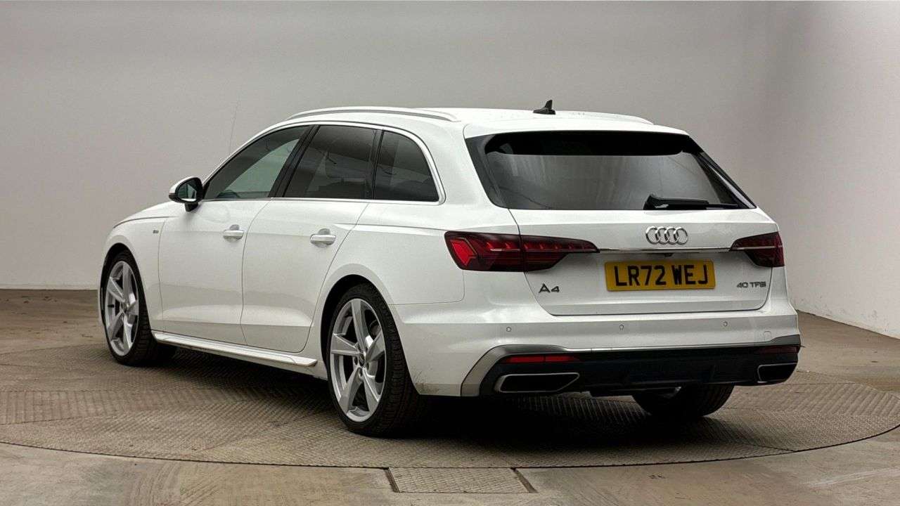 A 2022 AUDI A4 AVANT 2.0 TFSI 40 S line Estate 5dr Petrol S Tronic Euro 6 (s/s) (204 ps) A 2022 AUDI A4 AVANT 2.0 TFSI 40 S line Estate 5dr Petrol S Tronic Euro 6 (s/s) (204 ps)