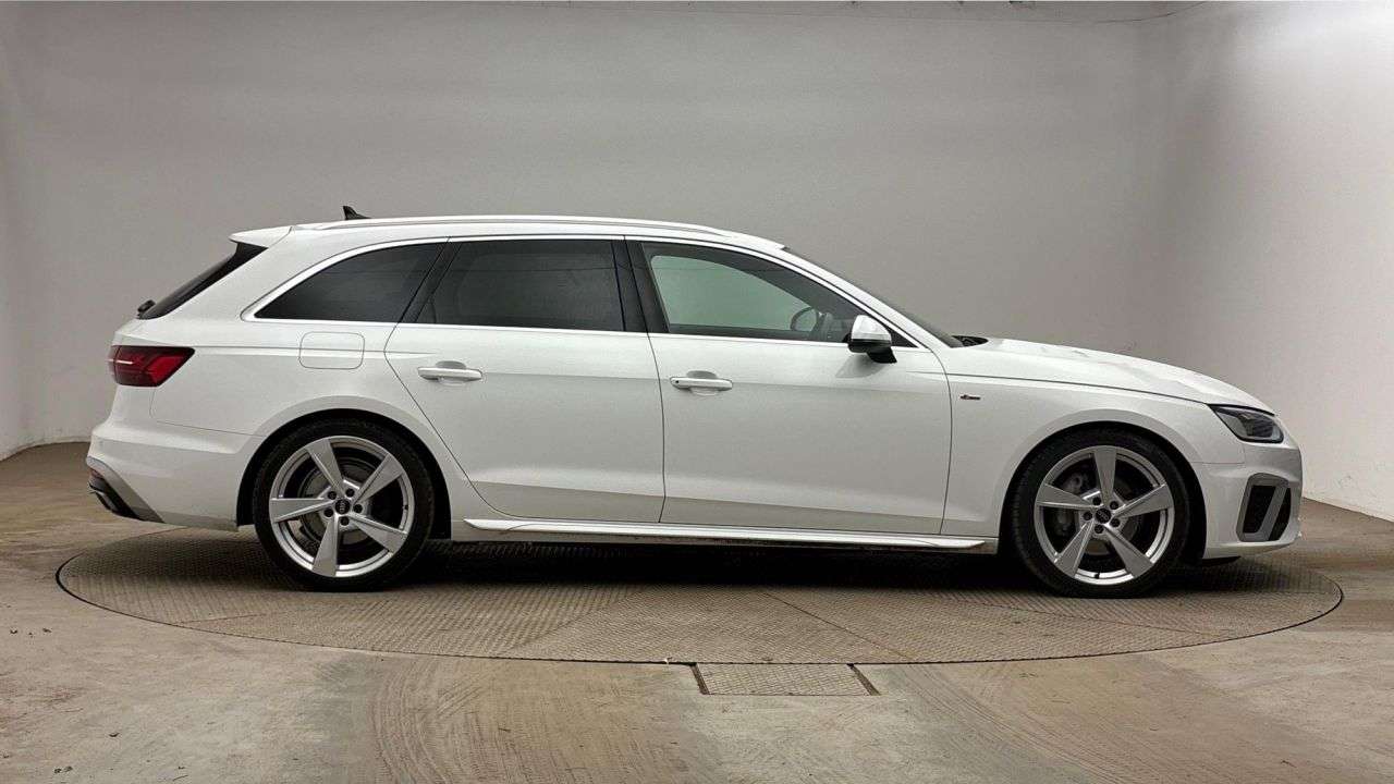 A 2022 AUDI A4 AVANT 2.0 TFSI 40 S line Estate 5dr Petrol S Tronic Euro 6 (s/s) (204 ps) A 2022 AUDI A4 AVANT 2.0 TFSI 40 S line Estate 5dr Petrol S Tronic Euro 6 (s/s) (204 ps)