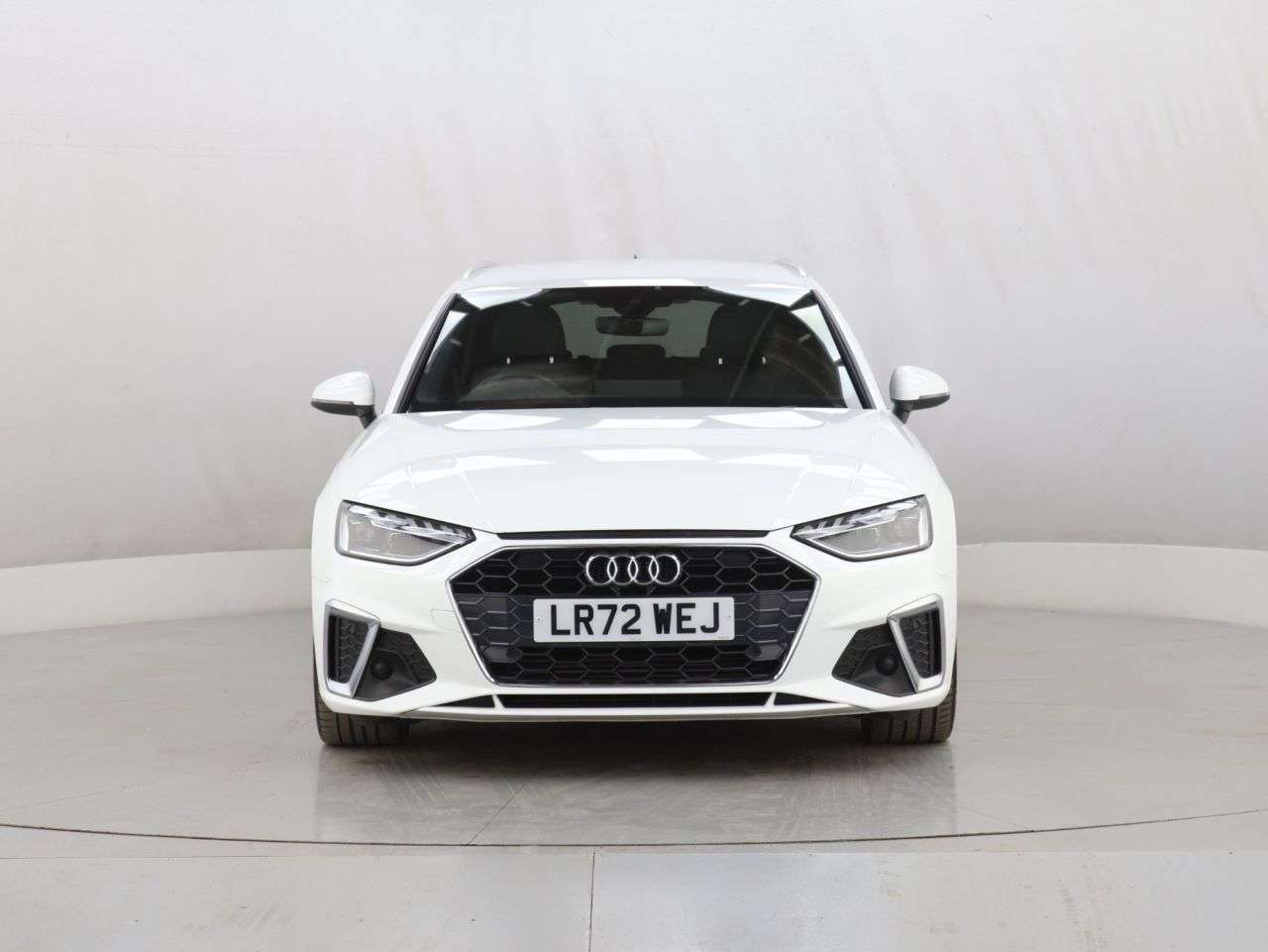 A 2022 AUDI A4 AVANT 2.0 TFSI 40 S line Estate 5dr Petrol S Tronic Euro 6 (s/s) (204 ps) A 2022 AUDI A4 AVANT 2.0 TFSI 40 S line Estate 5dr Petrol S Tronic Euro 6 (s/s) (204 ps)