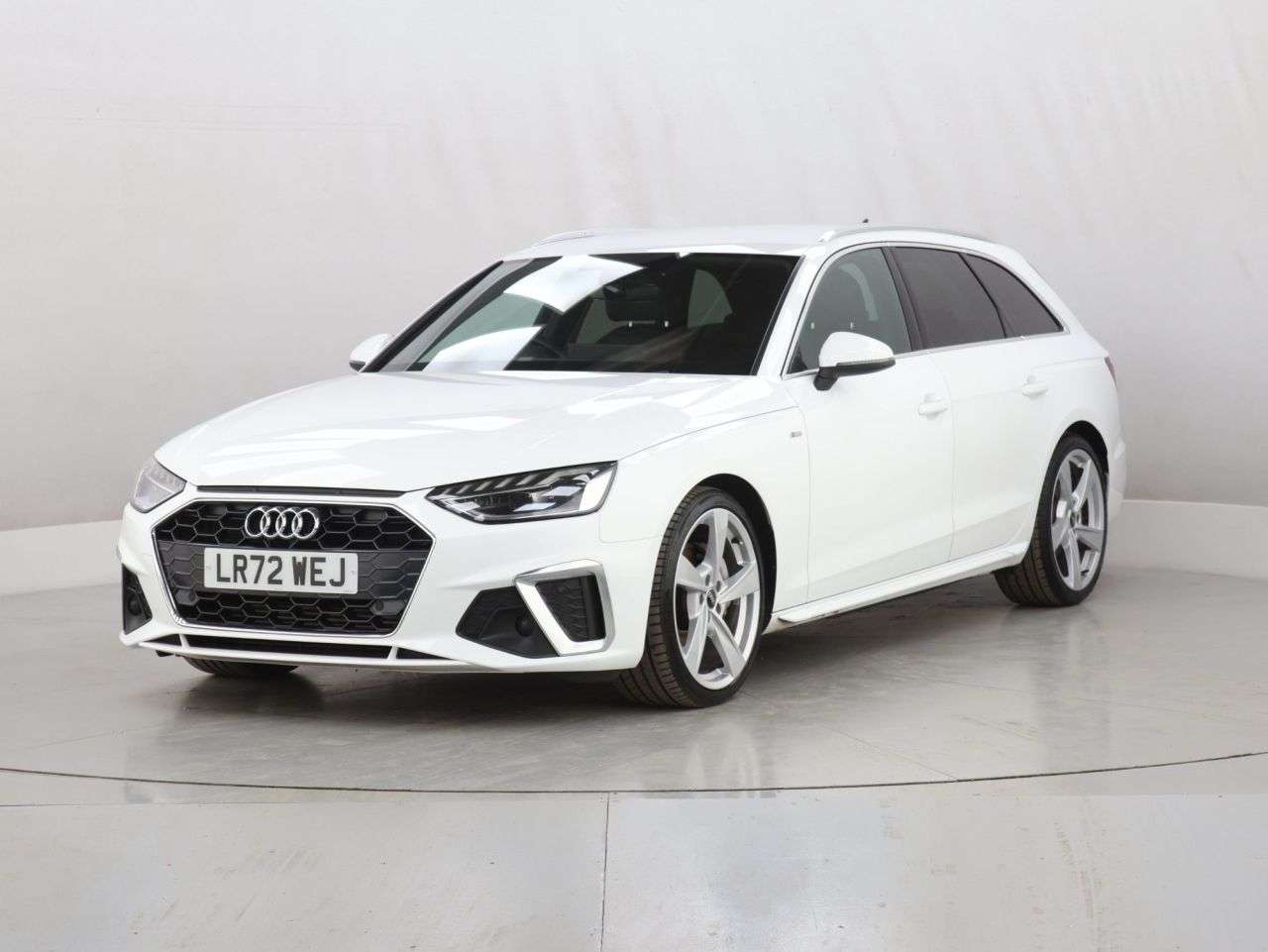 A 2022 AUDI A4 AVANT 2.0 TFSI 40 S line Estate 5dr Petrol S Tronic Euro 6 (s/s) (204 ps) A 2022 AUDI A4 AVANT 2.0 TFSI 40 S line Estate 5dr Petrol S Tronic Euro 6 (s/s) (204 ps)