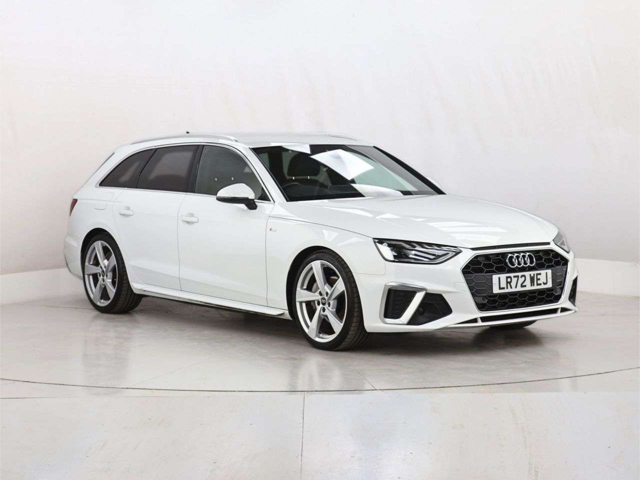 A 2022 AUDI A4 AVANT 2.0 TFSI 40 S line Estate 5dr Petrol S Tronic Euro 6 (s/s) (204 ps) A 2022 AUDI A4 AVANT 2.0 TFSI 40 S line Estate 5dr Petrol S Tronic Euro 6 (s/s) (204 ps)