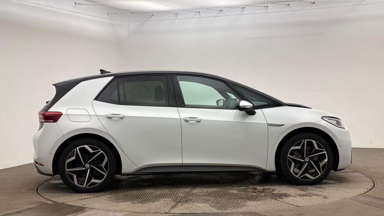 A 2023 VOLKSWAGEN ID3 Pro 58kWh Family Hatchback 5dr Electric Auto (145 ps) A 2023 VOLKSWAGEN ID3 Pro 58kWh Family Hatchback 5dr Electric Auto (145 ps)