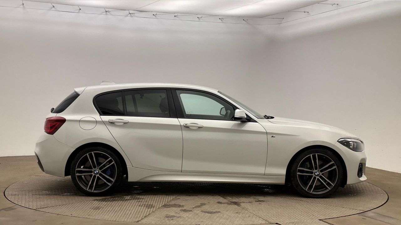 A 2018 BMW 1 SERIES 1.5 118i M Sport Shadow Edition Hatchback 5dr Petrol Auto Euro 6 (s/s) (136 A 2018 BMW 1 SERIES 1.5 118i M Sport Shadow Edition Hatchback 5dr Petrol Auto Euro 6 (s/s) (136