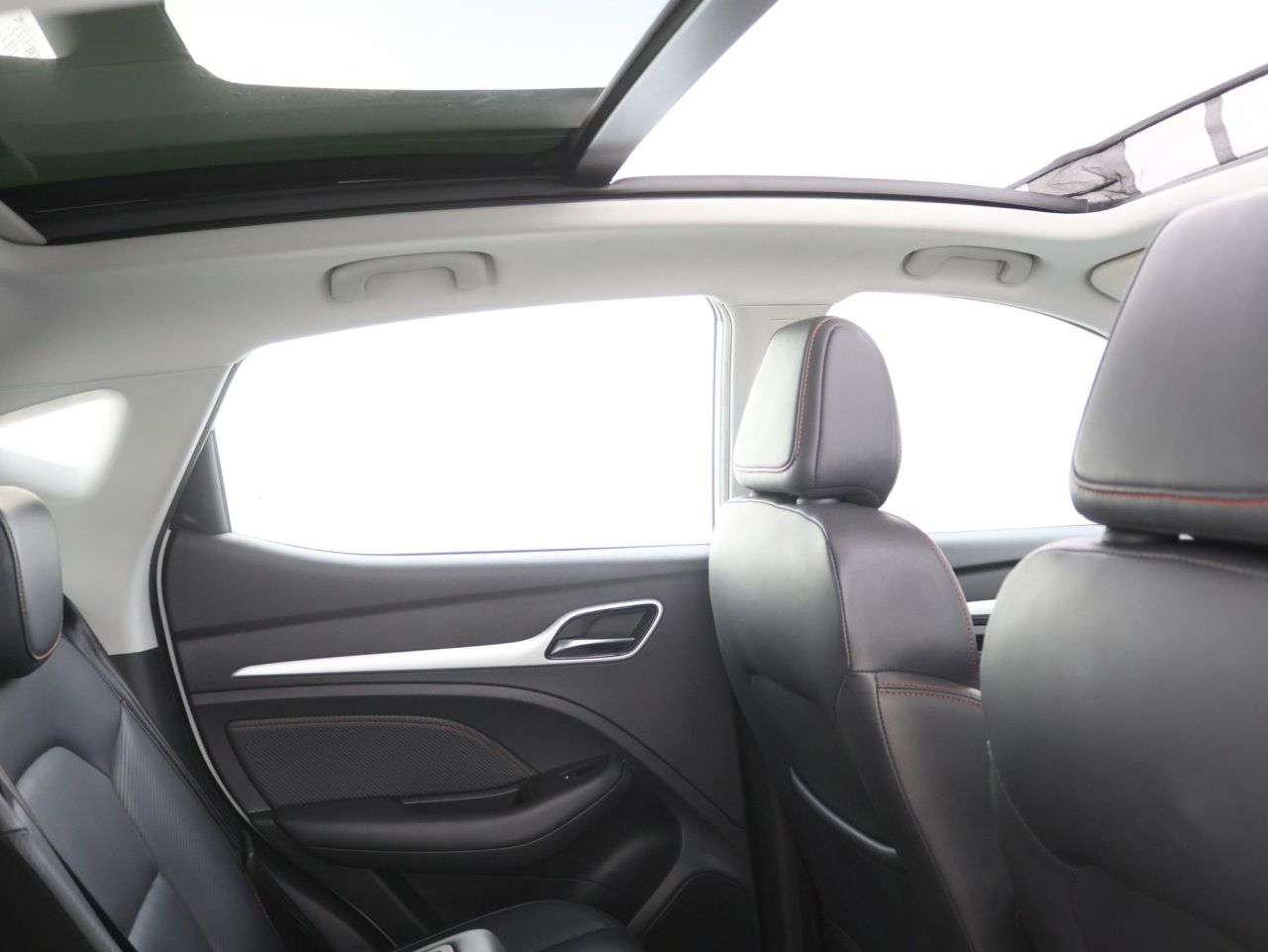 A 2022 MG MG ZS 72.6kWh Trophy Long Range SUV 5dr Electric Auto (156 ps) A 2022 MG MG ZS 72.6kWh Trophy Long Range SUV 5dr Electric Auto (156 ps)