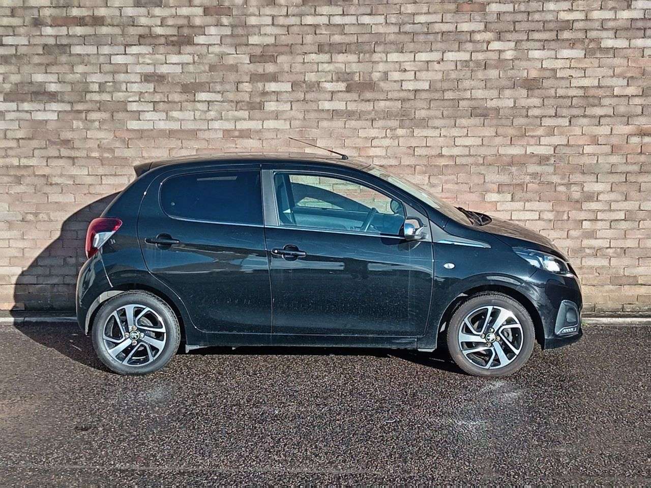 A 2018 PEUGEOT 108 1.0 Collection Hatchback 5dr Petrol Manual Euro 6 (72 ps) A 2018 PEUGEOT 108 1.0 Collection Hatchback 5dr Petrol Manual Euro 6 (72 ps)