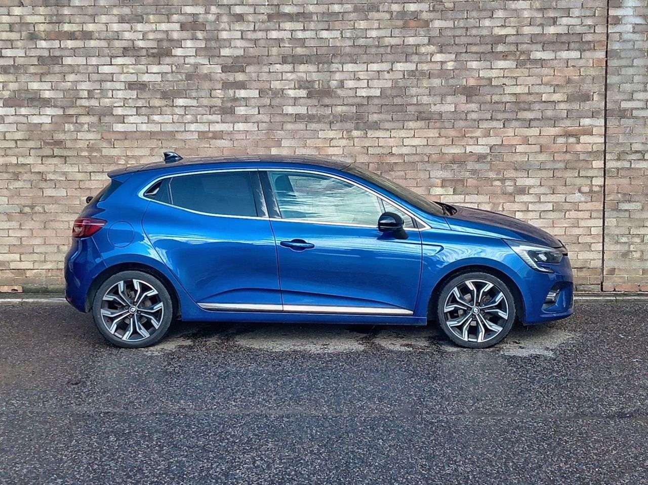 A 2023 RENAULT CLIO 1.0 TCe Techno Hatchback 5dr Petrol Manual Euro 6 (s/s) (90 ps) A 2023 RENAULT CLIO 1.0 TCe Techno Hatchback 5dr Petrol Manual Euro 6 (s/s) (90 ps)