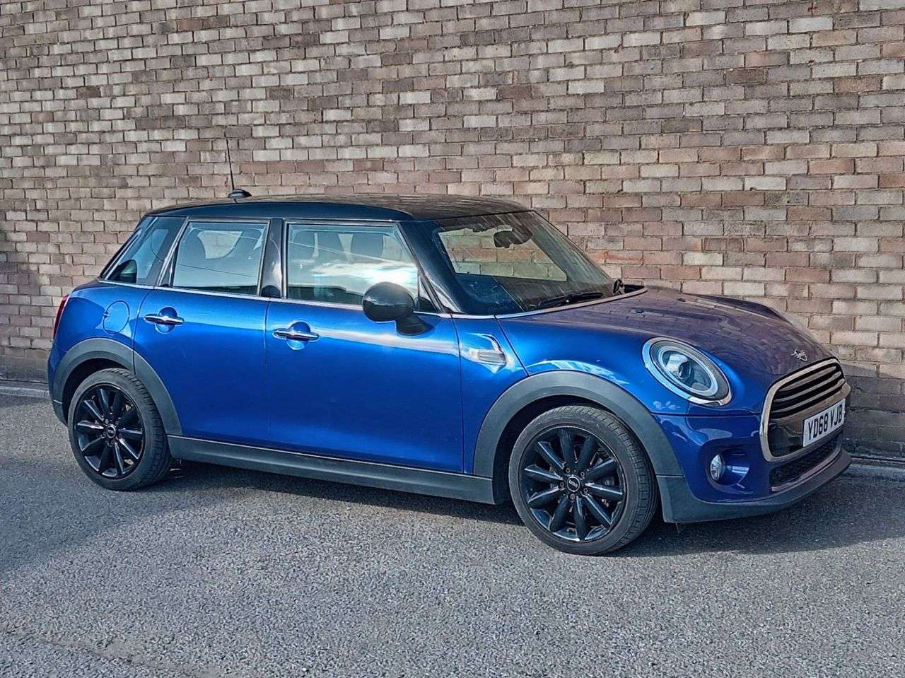 A 2019 MINI HATCH 1.5 Cooper Classic Hatchback 5dr Petrol Steptronic Euro 6 (s/s) (136 ps) A 2019 MINI HATCH 1.5 Cooper Classic Hatchback 5dr Petrol Steptronic Euro 6 (s/s) (136 ps)