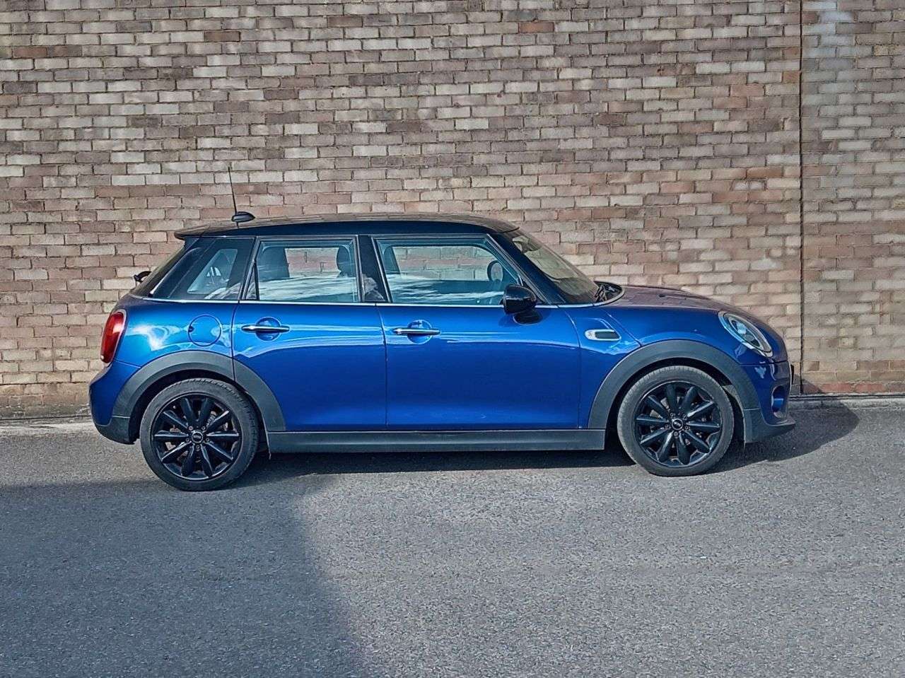 A 2019 MINI HATCH 1.5 Cooper Classic Hatchback 5dr Petrol Steptronic Euro 6 (s/s) (136 ps) A 2019 MINI HATCH 1.5 Cooper Classic Hatchback 5dr Petrol Steptronic Euro 6 (s/s) (136 ps)