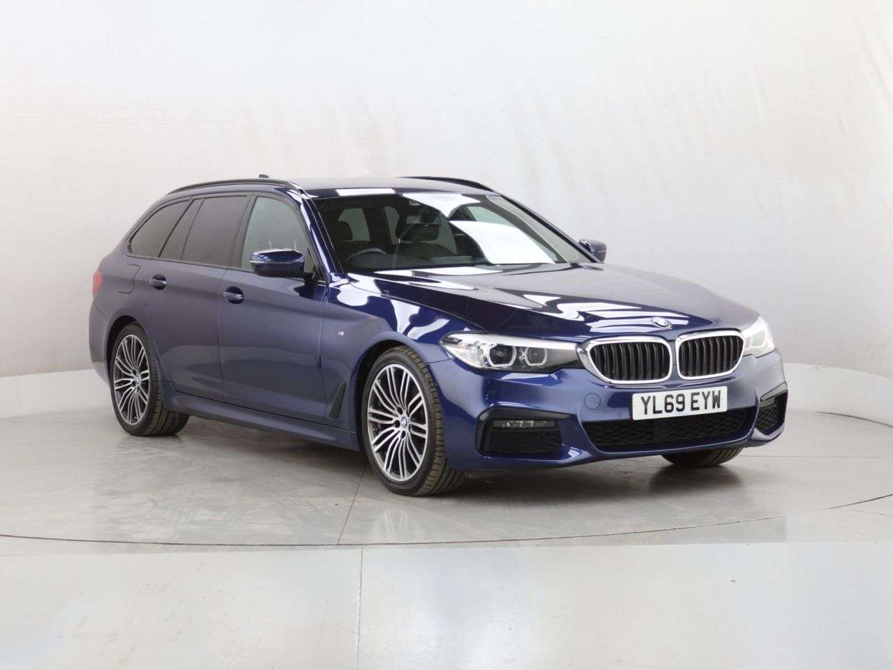 A 2020 BMW 5 SERIES 2.0 520d MHT M Sport Touring 5dr Diesel Hybrid Auto Euro 6 (s/s) (190 ps) A 2020 BMW 5 SERIES 2.0 520d MHT M Sport Touring 5dr Diesel Hybrid Auto Euro 6 (s/s) (190 ps)