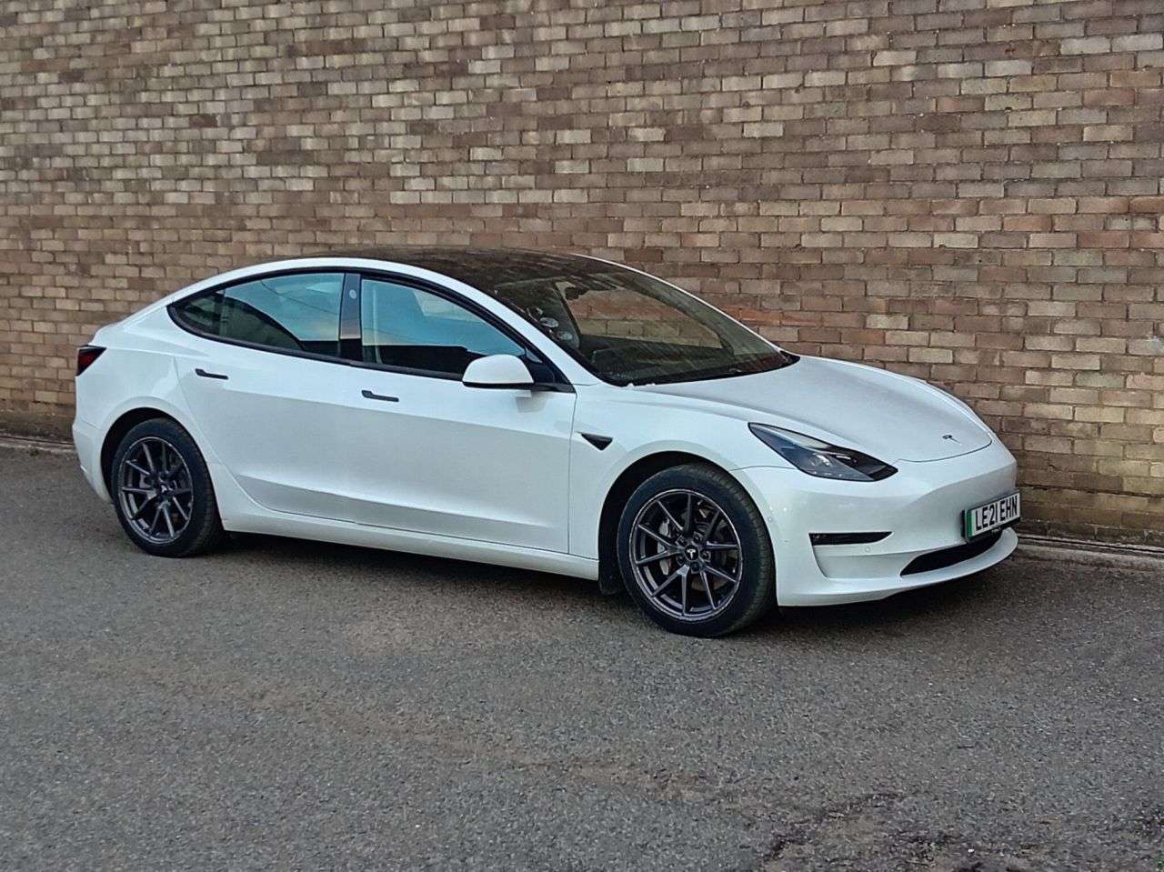 A 2021 TESLA MODEL 3 (Dual Motor) Long Range Saloon 4dr Electric Auto 4WDE (346 ps) A 2021 TESLA MODEL 3 (Dual Motor) Long Range Saloon 4dr Electric Auto 4WDE (346 ps)