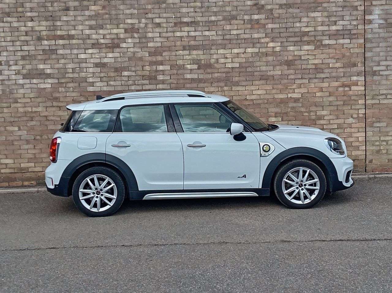 A 2020 MINI COUNTRYMAN 1.5 10kWh Cooper SE Sport SUV 5dr Petrol Plug-in Hybrid Auto ALL4 Euro 6 (s A 2020 MINI COUNTRYMAN 1.5 10kWh Cooper SE Sport SUV 5dr Petrol Plug-in Hybrid Auto ALL4 Euro 6 (s
