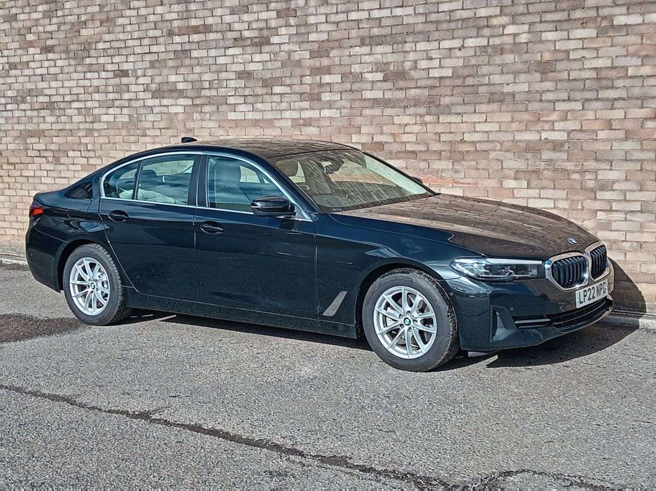 A 2022 BMW 5 SERIES 2.0 520d MHT SE Saloon 4dr Diesel Hybrid Steptronic Euro 6 (s/s) (190 ps) A 2022 BMW 5 SERIES 2.0 520d MHT SE Saloon 4dr Diesel Hybrid Steptronic Euro 6 (s/s) (190 ps)
