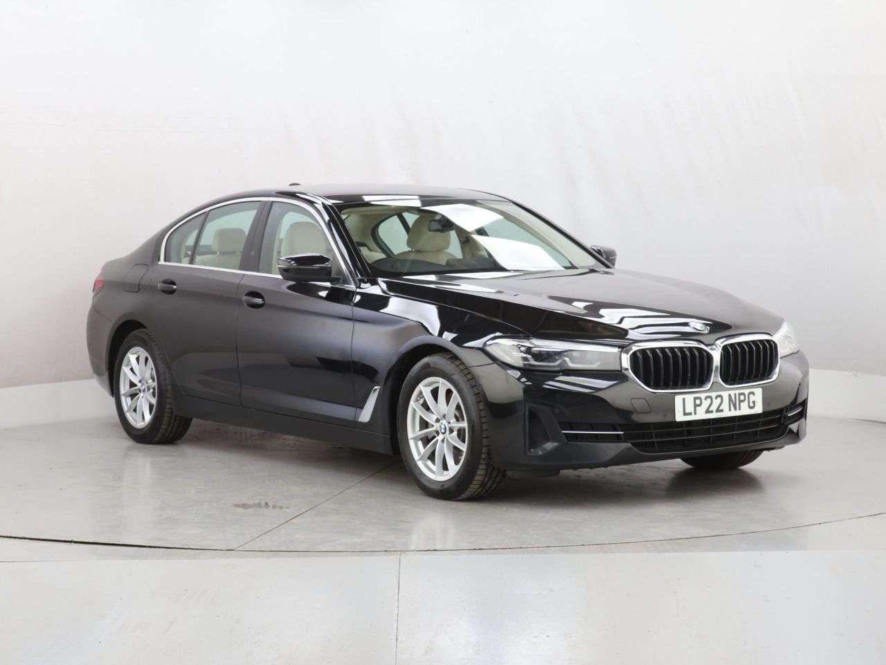 A 2022 BMW 5 SERIES 2.0 520d MHT SE Saloon 4dr Diesel Hybrid Steptronic Euro 6 (s/s) (190 ps) A 2022 BMW 5 SERIES 2.0 520d MHT SE Saloon 4dr Diesel Hybrid Steptronic Euro 6 (s/s) (190 ps)
