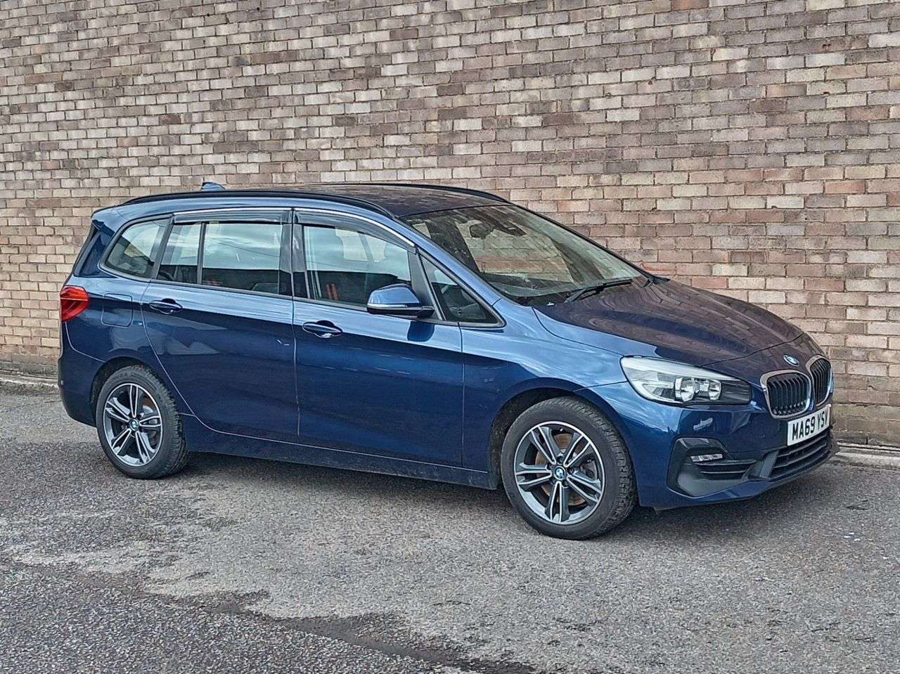 A 2019 BMW 2 SERIES GRAN TOURER 2.0 220i GPF Sport MPV 5dr Petrol DCT Euro 6 (s/s) (192 ps) A 2019 BMW 2 SERIES GRAN TOURER 2.0 220i GPF Sport MPV 5dr Petrol DCT Euro 6 (s/s) (192 ps)