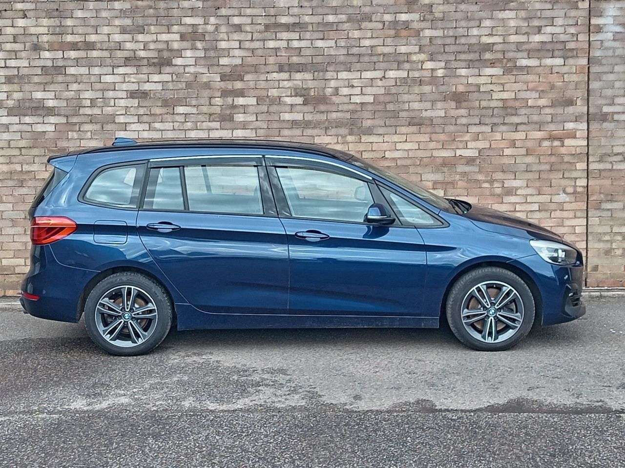 A 2019 BMW 2 SERIES GRAN TOURER 2.0 220i GPF Sport MPV 5dr Petrol DCT Euro 6 (s/s) (192 ps) A 2019 BMW 2 SERIES GRAN TOURER 2.0 220i GPF Sport MPV 5dr Petrol DCT Euro 6 (s/s) (192 ps)