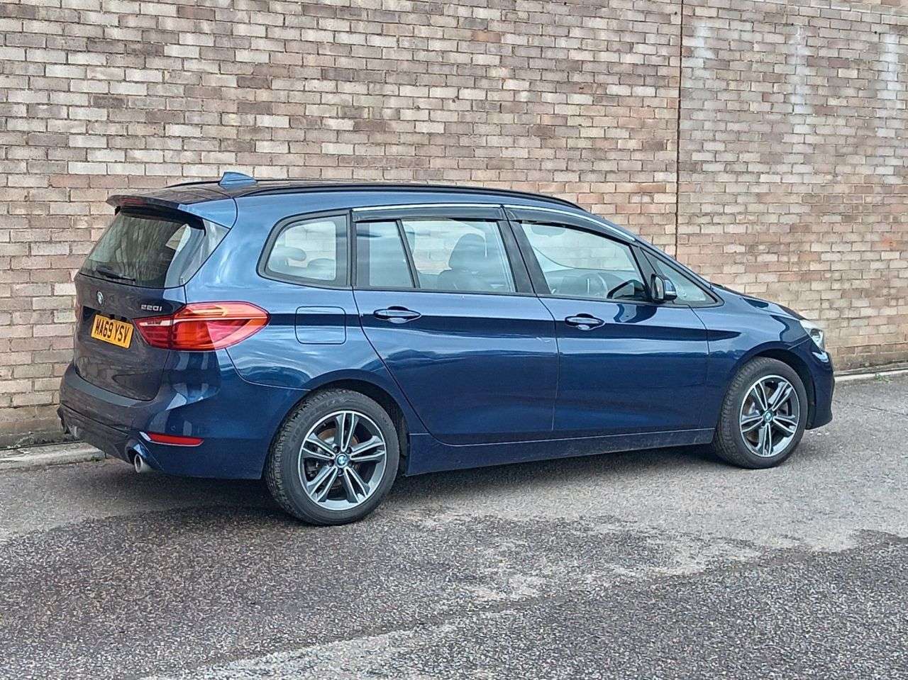 A 2019 BMW 2 SERIES GRAN TOURER 2.0 220i GPF Sport MPV 5dr Petrol DCT Euro 6 (s/s) (192 ps) A 2019 BMW 2 SERIES GRAN TOURER 2.0 220i GPF Sport MPV 5dr Petrol DCT Euro 6 (s/s) (192 ps)