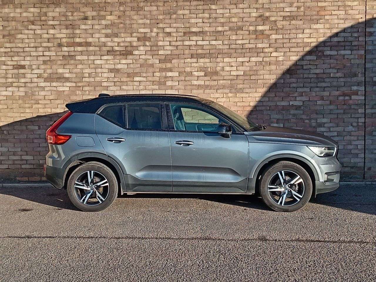 A 2019 VOLVO XC40 2.0 D3 R-Design SUV 5dr Diesel Auto Euro 6 (s/s) (150 ps) A 2019 VOLVO XC40 2.0 D3 R-Design SUV 5dr Diesel Auto Euro 6 (s/s) (150 ps)