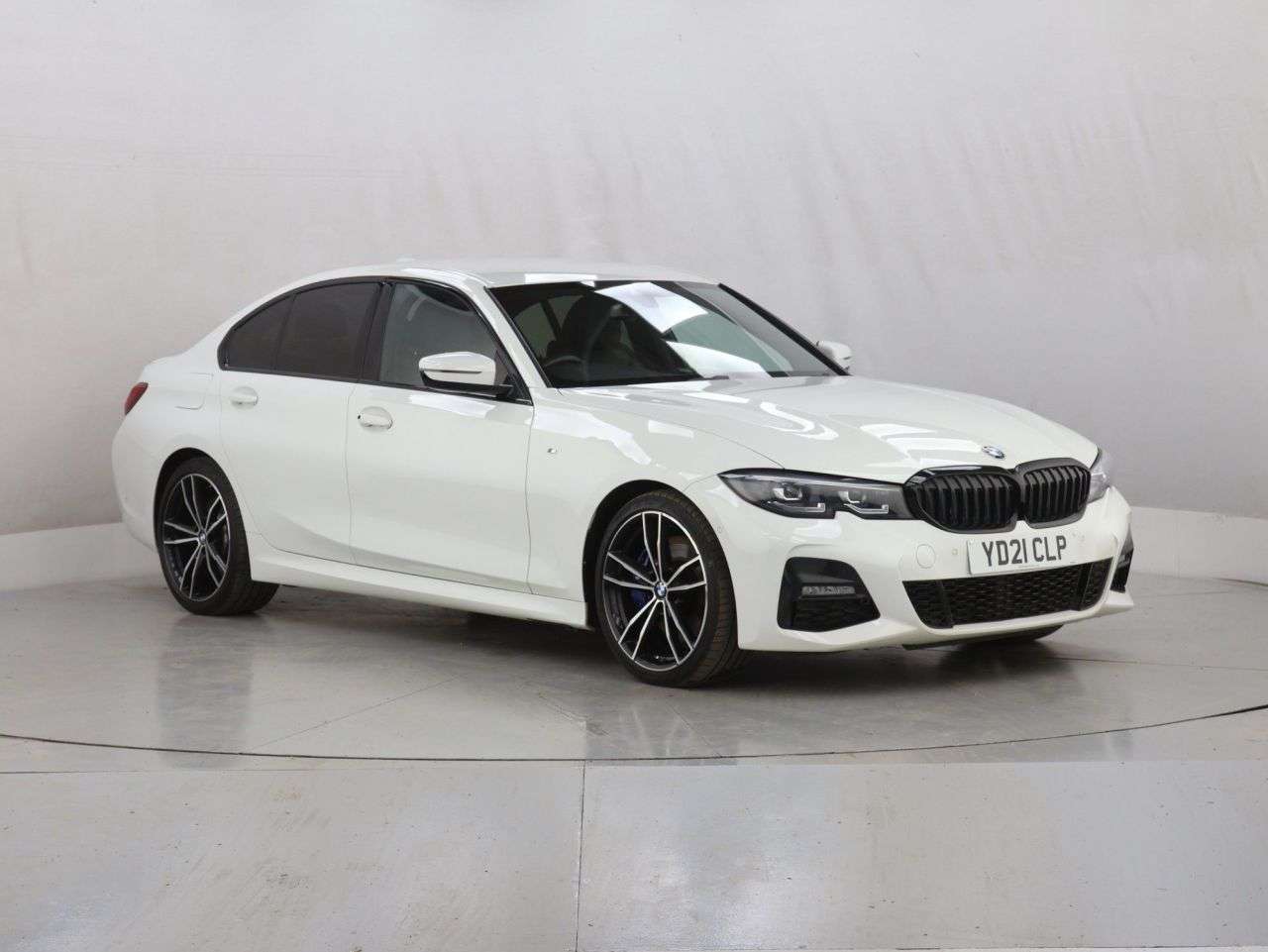 A 2021 BMW 3 SERIES 2.0 320i M Sport Saloon 4dr Petrol Auto Euro 6 (s/s) (184 ps) A 2021 BMW 3 SERIES 2.0 320i M Sport Saloon 4dr Petrol Auto Euro 6 (s/s) (184 ps)