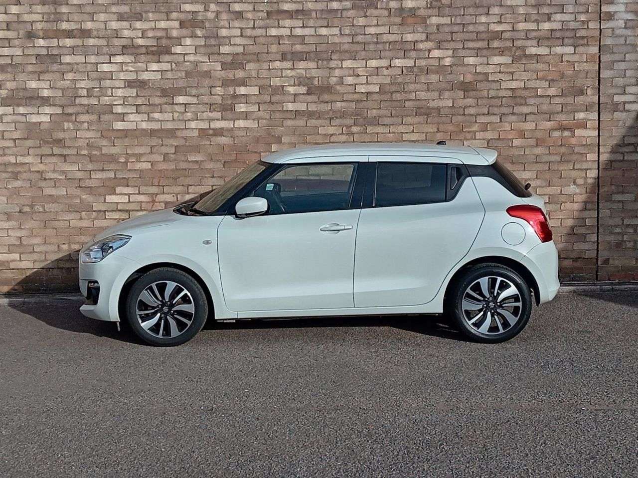 A 2020 SUZUKI SWIFT 1.2 Dualjet MHEV SZ-T Hatchback 5dr Petrol Hybrid Manual Euro 6 (s/s) (90 p A 2020 SUZUKI SWIFT 1.2 Dualjet MHEV SZ-T Hatchback 5dr Petrol Hybrid Manual Euro 6 (s/s) (90 p