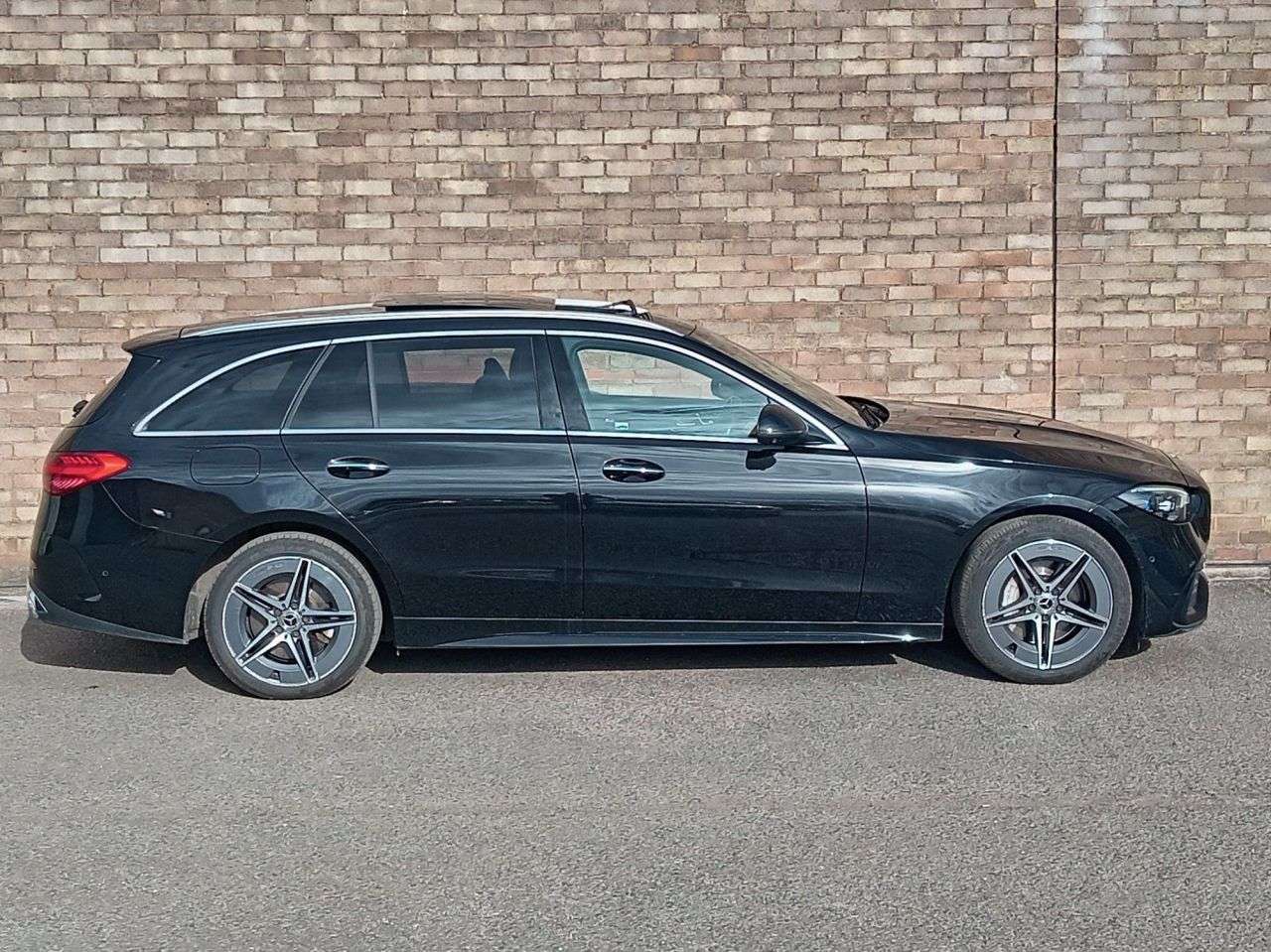 A 2023 MERCEDES-BENZ C CLASS 2.0 C300e 25.4kWh AMG Line (Premium Plus) Estate 5dr Petrol Plug-in Hybrid A 2023 MERCEDES-BENZ C CLASS 2.0 C300e 25.4kWh AMG Line (Premium Plus) Estate 5dr Petrol Plug-in Hybrid
