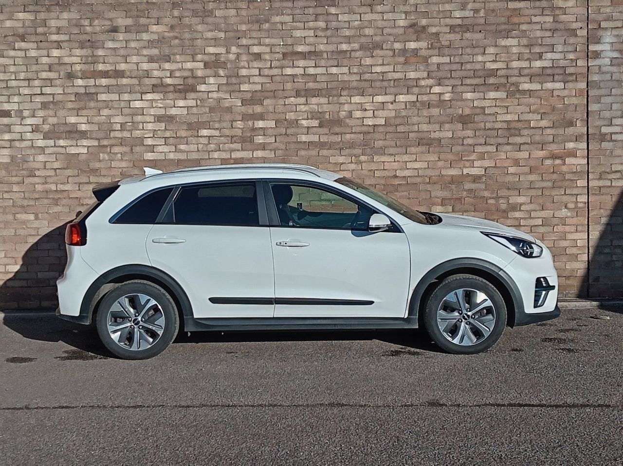 A 2022 KIA NIRO 64kWh 2 SUV 5dr Electric Auto (201 bhp) A 2022 KIA NIRO 64kWh 2 SUV 5dr Electric Auto (201 bhp)