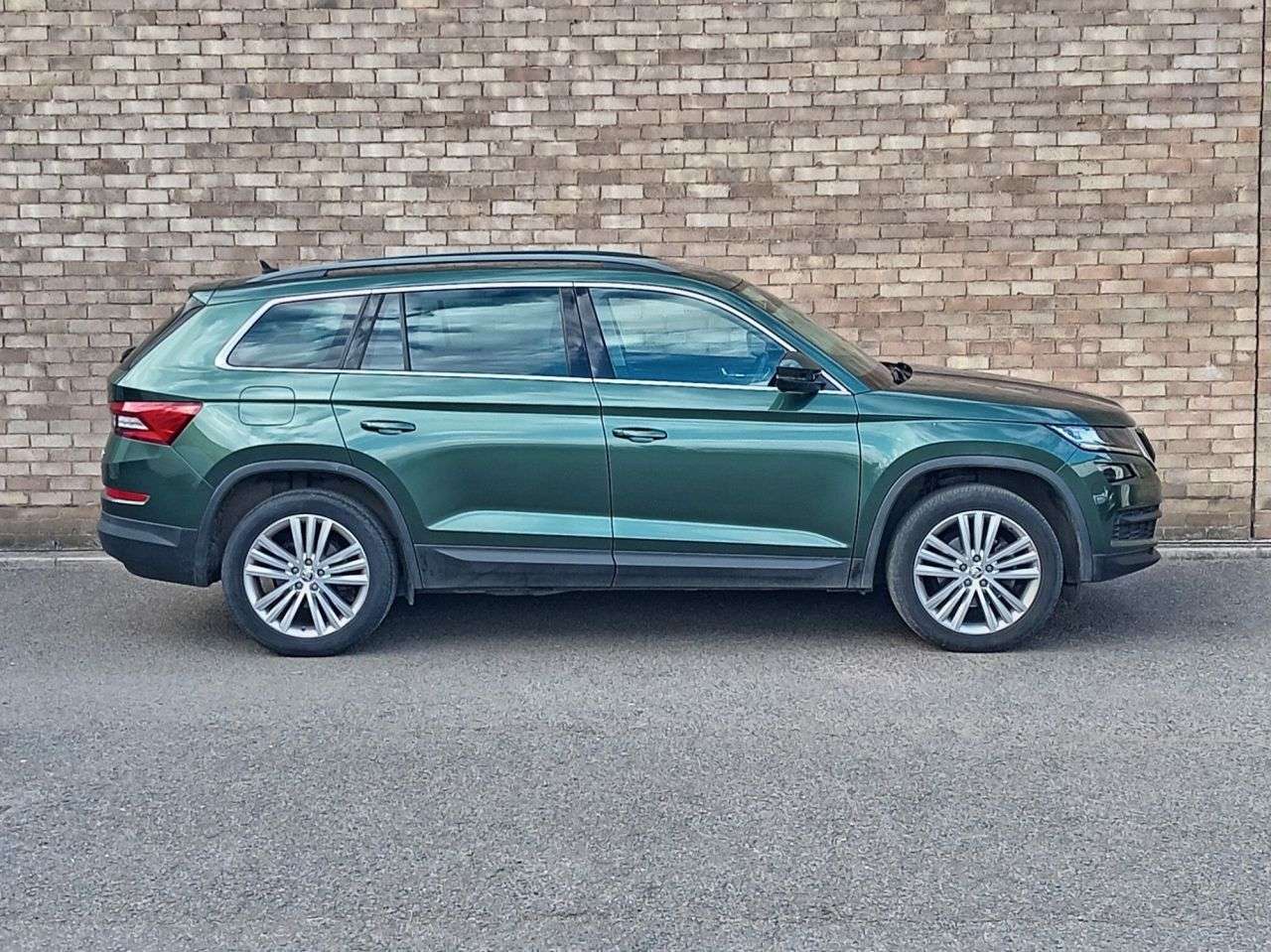 A 2019 SKODA KODIAQ 2.0 TDI SE L SUV 5dr Diesel Manual 4WD Euro 6 (s/s) (7 Seat) (150 ps) A 2019 SKODA KODIAQ 2.0 TDI SE L SUV 5dr Diesel Manual 4WD Euro 6 (s/s) (7 Seat) (150 ps)