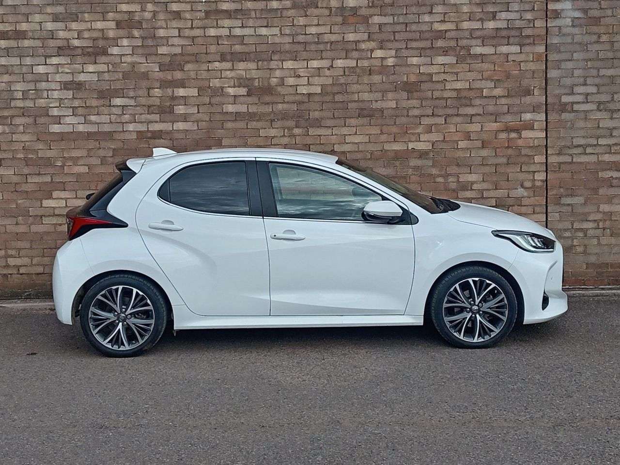 A 2023 TOYOTA YARIS 1.5 VVT-h Excel Hatchback 5dr Petrol Hybrid E-CVT Euro 6 (s/s) (116 ps) A 2023 TOYOTA YARIS 1.5 VVT-h Excel Hatchback 5dr Petrol Hybrid E-CVT Euro 6 (s/s) (116 ps)