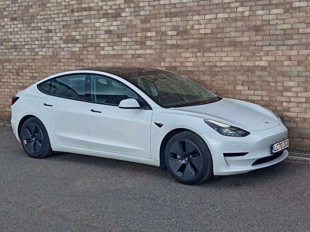 A 2020 TESLA MODEL 3 Standard Range Plus Saloon 4dr Electric Auto RWD (241 bhp) A 2020 TESLA MODEL 3 Standard Range Plus Saloon 4dr Electric Auto RWD (241 bhp)