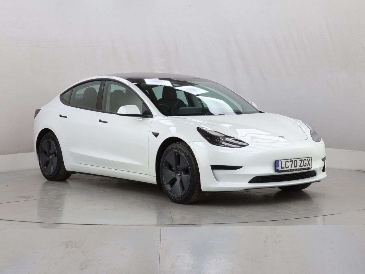 A 2020 TESLA MODEL 3 Standard Range Plus Saloon 4dr Electric Auto RWD (241 bhp) A 2020 TESLA MODEL 3 Standard Range Plus Saloon 4dr Electric Auto RWD (241 bhp)